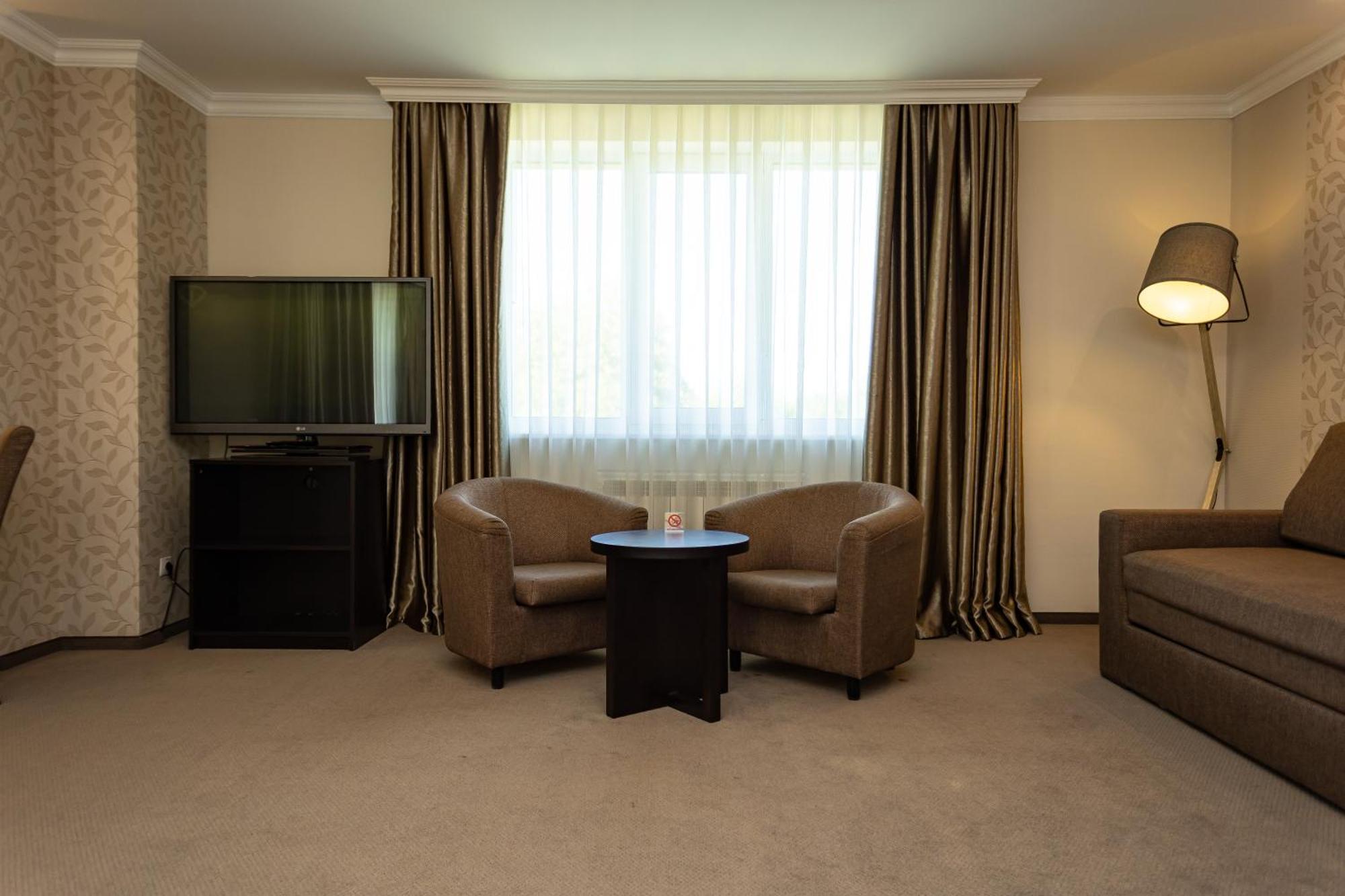 Riverside- Hotel And Mice Chernihiv Ngoại thất bức ảnh