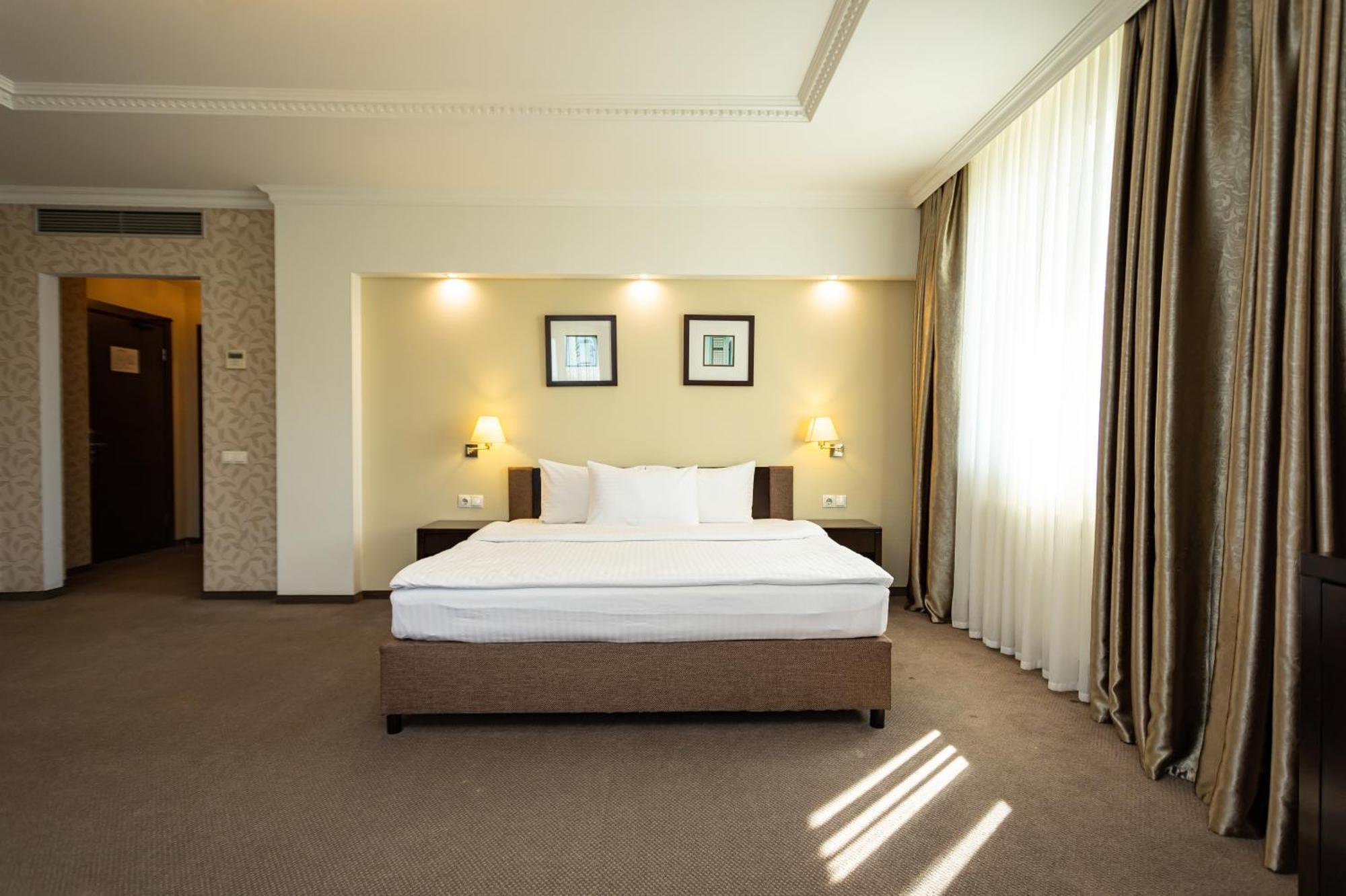 Riverside- Hotel And Mice Chernihiv Ngoại thất bức ảnh