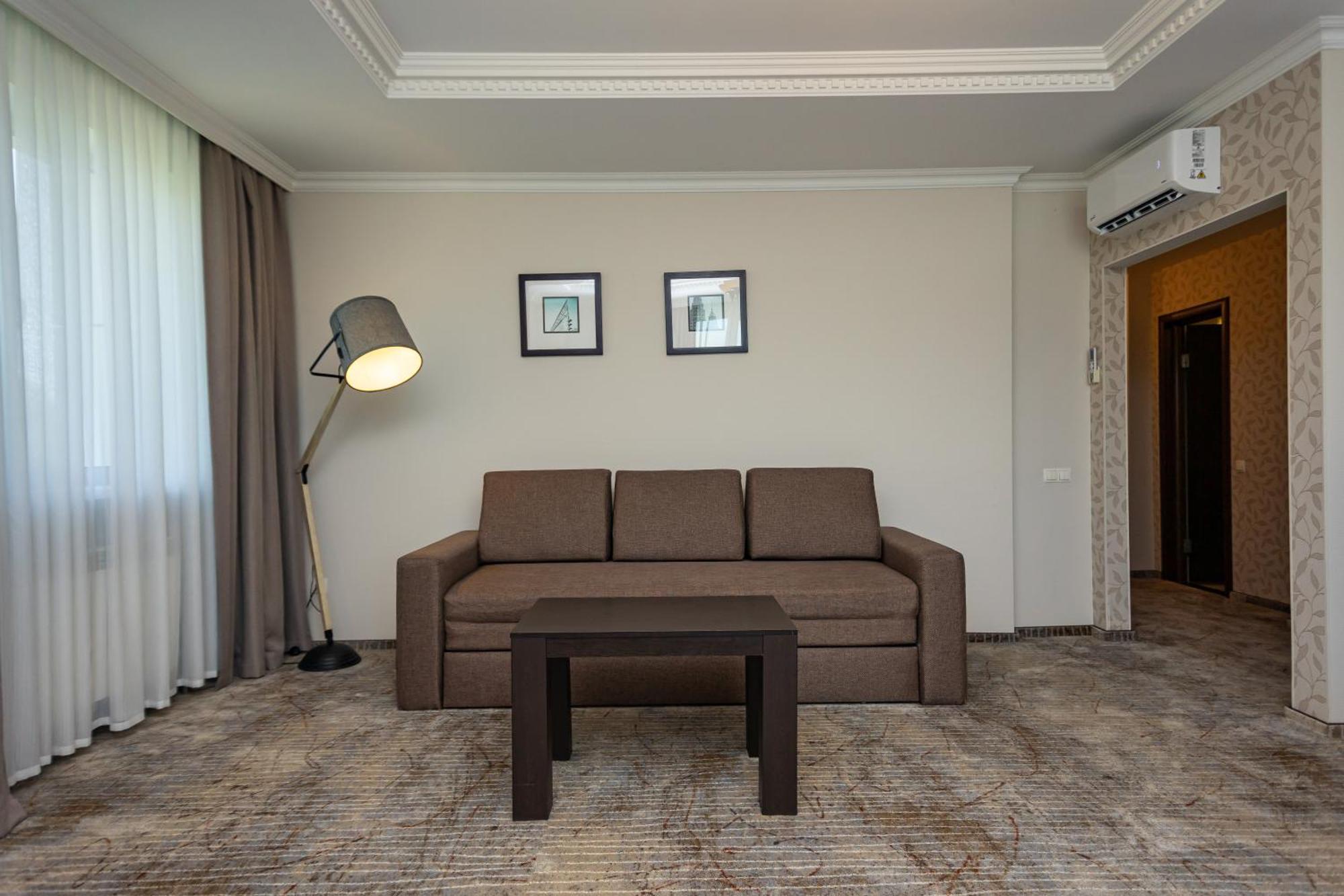 Riverside- Hotel And Mice Chernihiv Ngoại thất bức ảnh