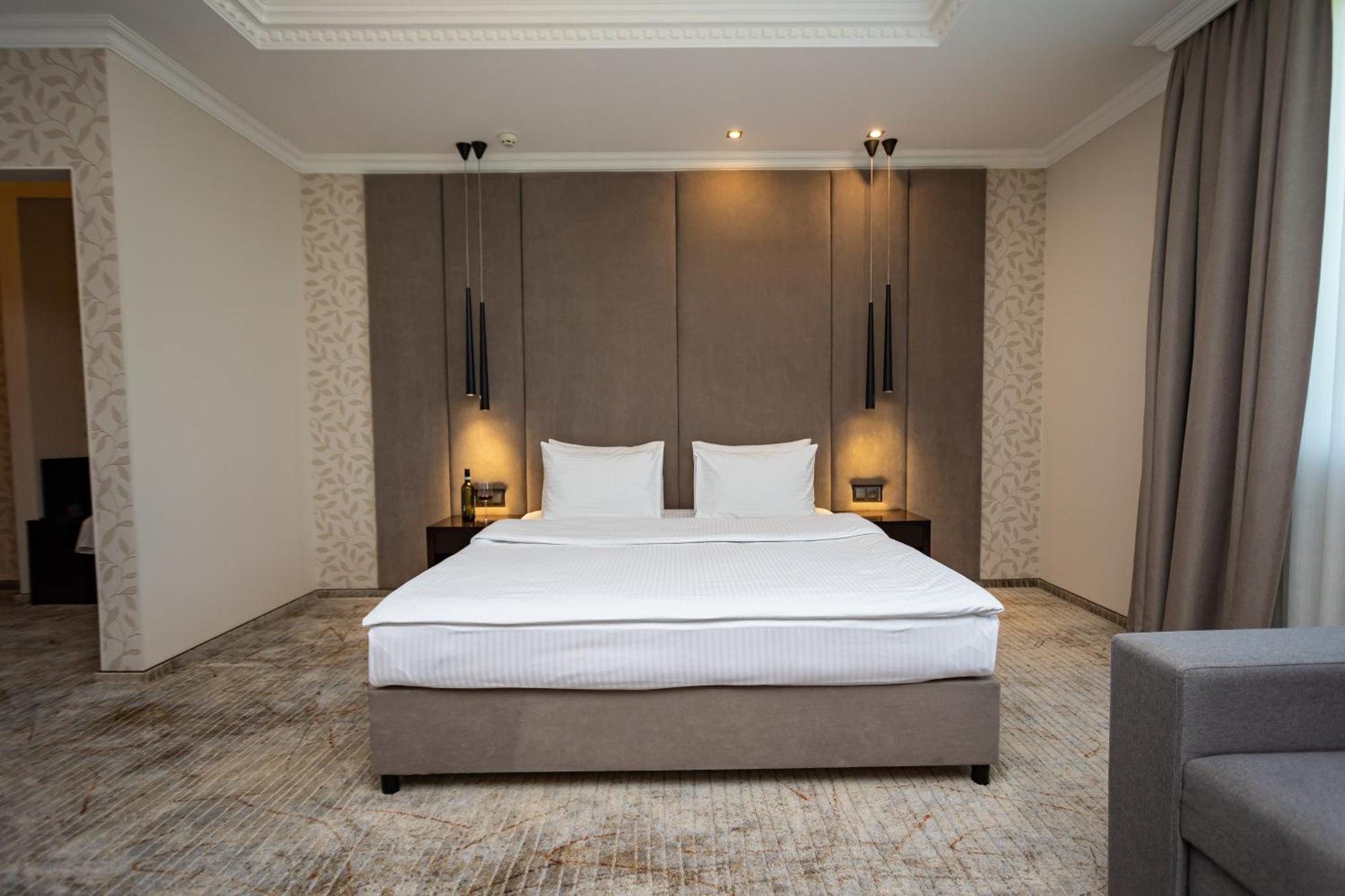 Riverside- Hotel And Mice Chernihiv Ngoại thất bức ảnh