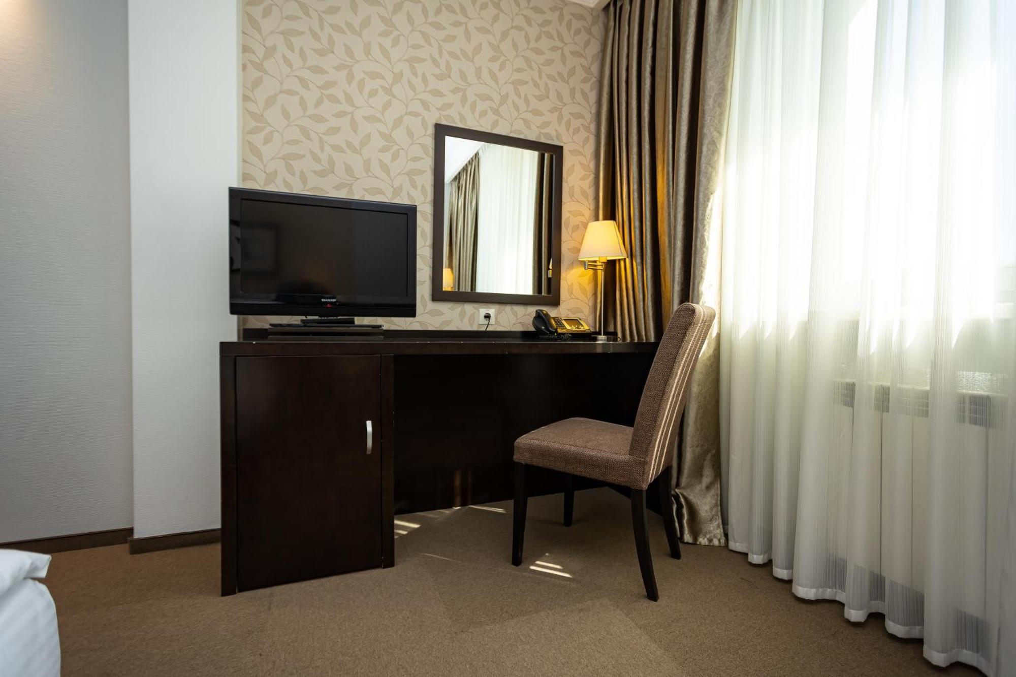 Riverside- Hotel And Mice Chernihiv Ngoại thất bức ảnh